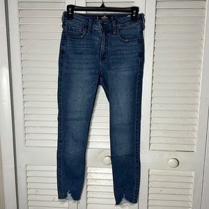 Hollister, high-rise crop super skinny - size 3R - excellent condition